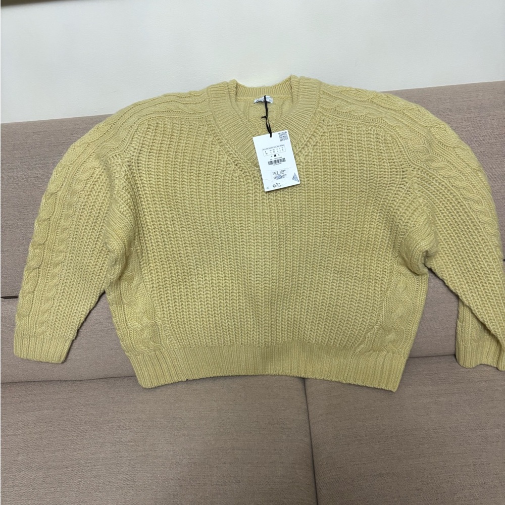 Wool 2024 Zara collection women v neck beautiful sweater. Nice and warm